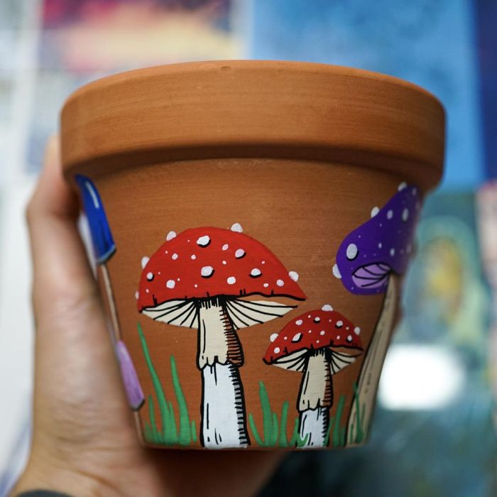 Painting a terracotta plant pot